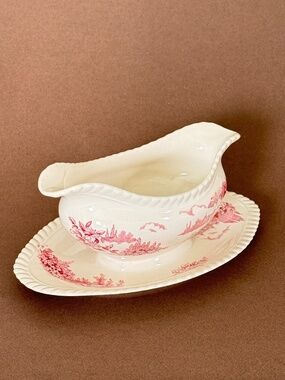 VINTAGE JOHNSON BROTHERS "Castle on the Lake" Cream Ceramic Gravy Boat